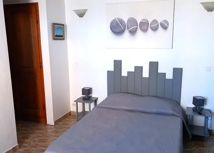 La Tour Fondue Appartement Vue Mer Grand T2 Face A Porquerolles Drap Serviette Non Fournis
