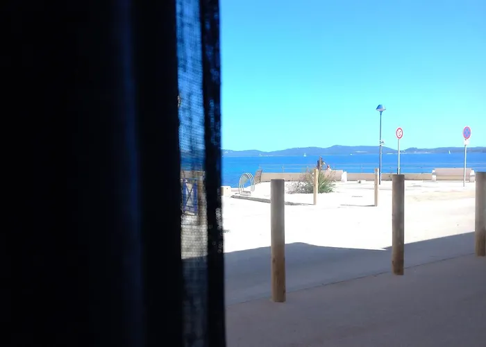 La Tour Fondue Appartement Vue Mer Grand T2 Face A Porquerolles Drap Serviette Non Fournis