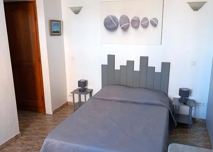 La Tour Fondue Appartement Vue Mer Grand T2 Face A Porquerolles Drap Serviette Non Fournis