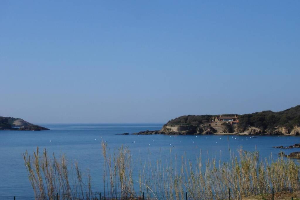 La Tour Fondue Vue Grand T2 Face A Porquerolles Drap Serviette Non Fournis * Hyeres